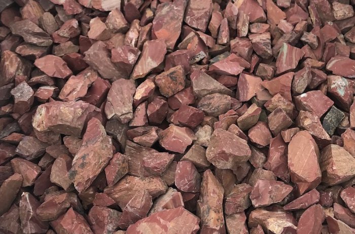  Щебень крошка красный (ЯШМА) фр. 20-40 мм.  купить  в Ростове яшма красный, бордовый декоративный ландшафтный щебень 6 600 руб/т   фото 