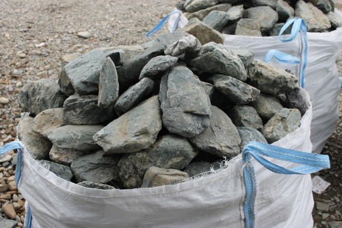  Гранит скальник (серо-зеленый) фр. 100-500 мм.  купить в Ростове гранит зеленый, серый, салатовый крупный ландшафтный валун 6 000 руб/т   фото 