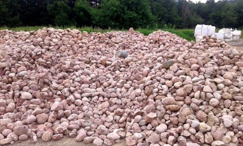  Розовый валунчик фр.100-300 мм.  купить в Ростове крупный природный камень розовый, серый молочный красный речной галечник природный 7850 руб/т   фото 