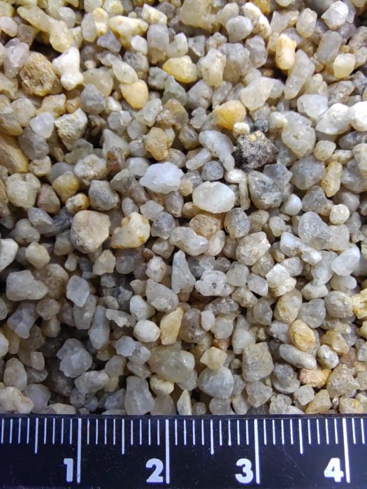 Кварцевый песок для площадок фр. 2-5 мм.  купить в Ростове фото 