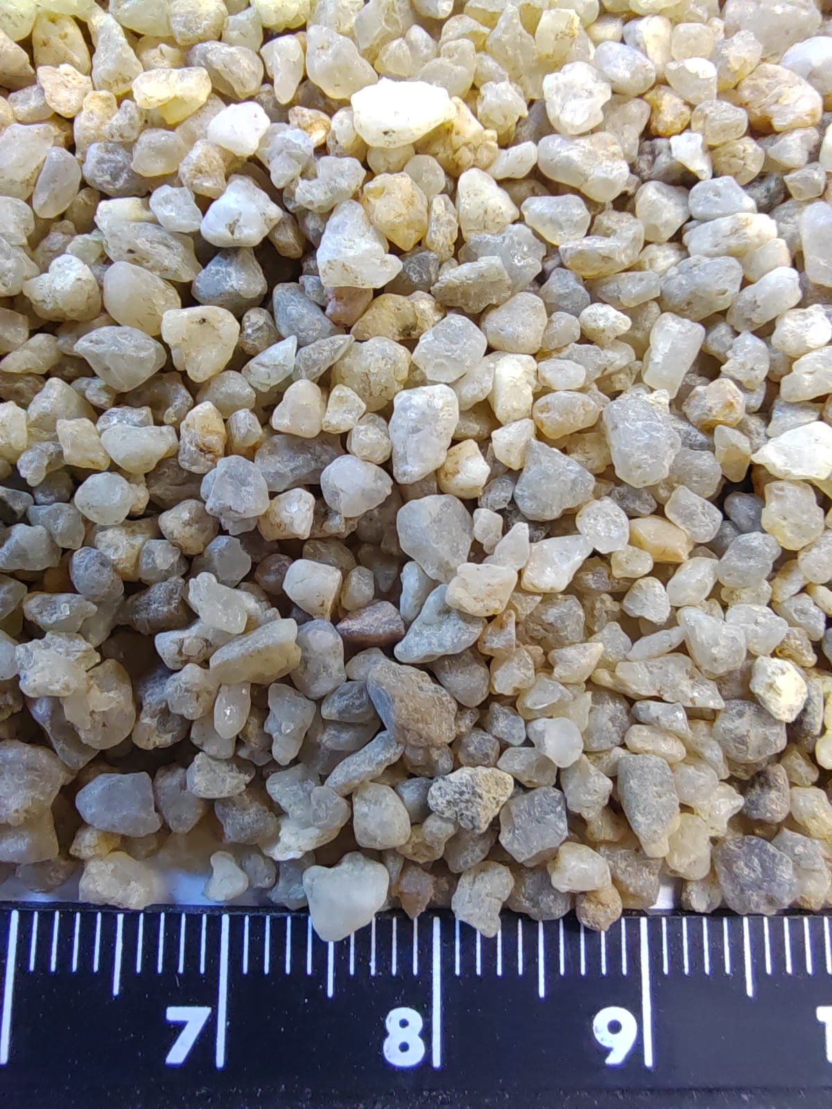 Кварцевый песок для водоподготовки фр. 1,6-3 мм.  купить в Ростове фото 