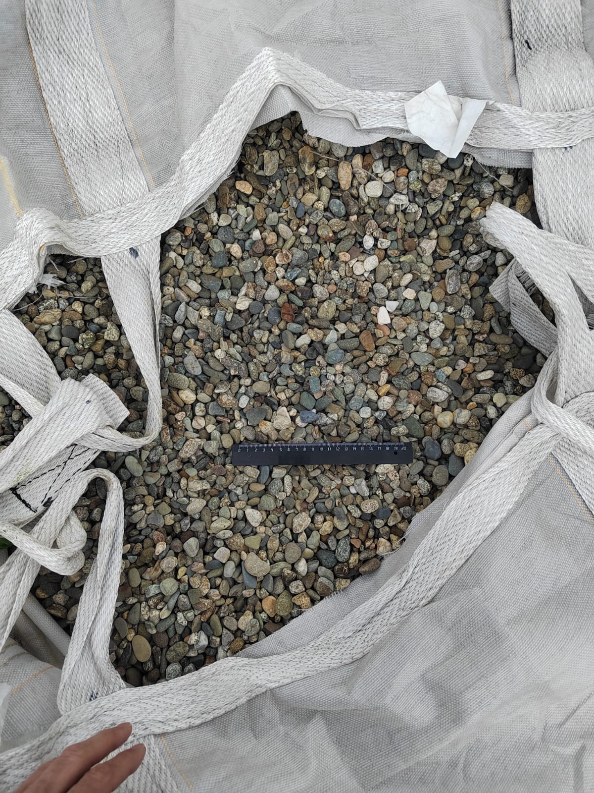  Галька речная окат (серая) фр.10-20 мм купить   в Ростове галька речная серая, серый, темно-серый, светло-серый, коричневый ландшафтная декоративная речная окатанная округлая галька 4000 руб/т   фото 