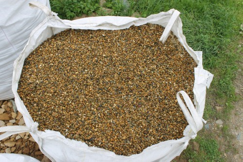  Галька окат (серо-желтая) фр.10-20 мм. купить   в Ростове галька серо-желтая, рыжая, серый речная окатанная округлая галька 4000 руб/т   фото 