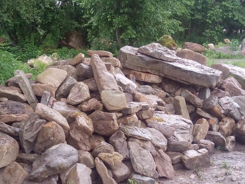 Песчаник декоративный ландшафтный (фр. 300-500 мм)  купить  в Ростове песчаник желтый рыжий серый зеленый валун речной окатанный природный песчаника 4 500 руб/т   фото 