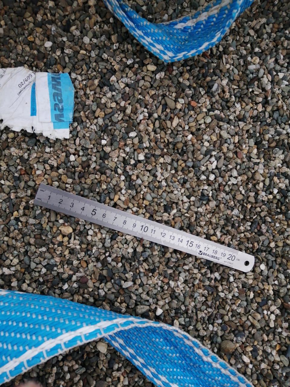  Галька речная окат (серая) фр.3-5 мм купить   в Ростове галька речная серая бежевый темно-серый окатанный речной камень округлый 8000 руб/т   фото 