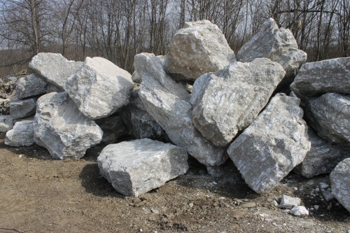  Мраморизированный известняк фр.500-1500 мм.  купить в Ростове    7 000 руб/т   фото 