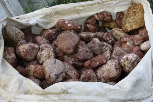  Розовый валунчик фр.100-300 мм.  купить в Ростове крупный природный камень розовый, серый молочный красный речной галечник природный 7850 руб/т   фото 