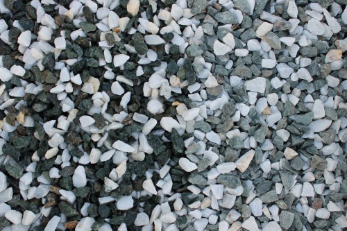  Мраморная крошка (щебень крошка микс: белый-зеленый) фр. 10-20 мм.  купить  в Ростове мрамор белый, зеленый каменная ландшафтная декоративная крошка щебня 9500 руб/т   фото 