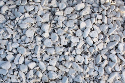 Белая галька (щебень галтованный белый мрамор) фр.5-10 мм.  купить  в Ростове мрамор белый, айвори, молочный каменная мраморная декоративная ландшафтная крошка 14500 руб/т   фото 