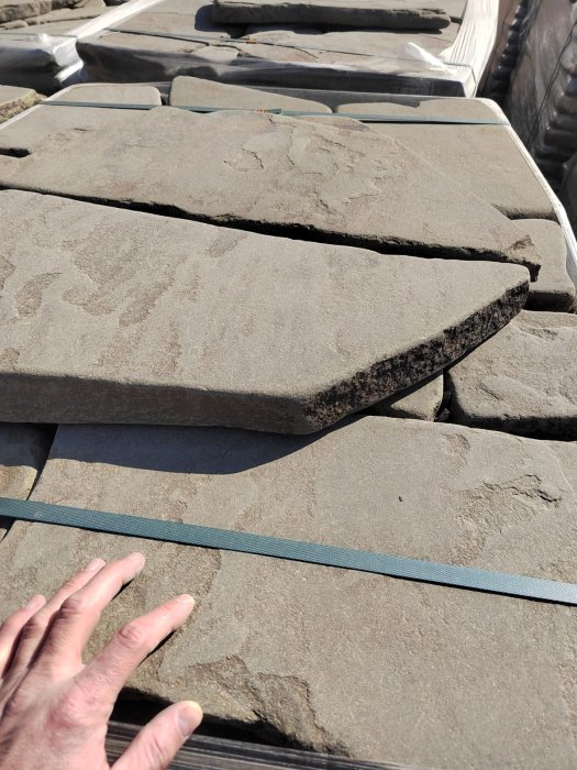  Песчаник пластушка галтованная серо-зеленая (3,0 см)  купить  в Ростове песчаник серо-зеленый песчаник 12000 руб/м3   фото 