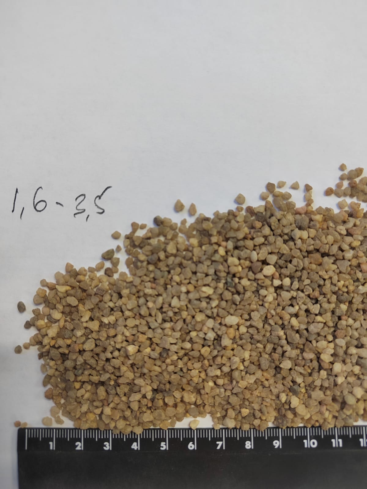 Кварцевый песок сухой фракцинированный фр. 1,6-4 мм.  купить в Ростове фото 