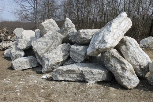  Мраморизированный известняк фр.500-1500 мм.  купить в Ростове    7 000 руб/т   фото 