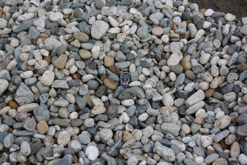  Галька речная окат (серая) фр.40-60 мм купить   в Ростове галька речная серый бежевый рыжий коричневый округлый речной камень 4000 руб/т   фото 