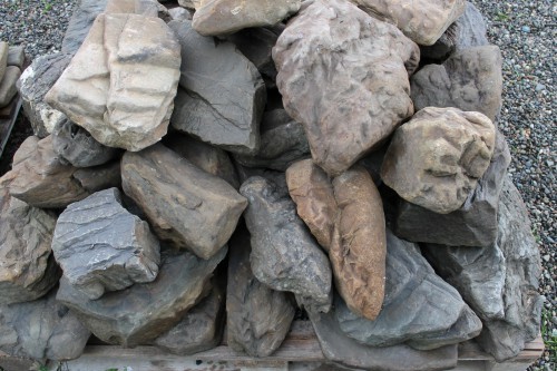 Песчаник декоративный ландшафтный (фр. 300-500 мм)  купить  в Ростове песчаник желтый рыжий серый зеленый валун речной окатанный природный песчаника 4 500 руб/т   фото 
