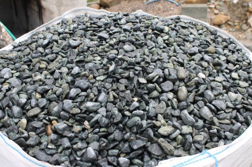  Зеленая галька (щебень галтованный зеленый змеевик) фр. 20-40 мм.  купить  в Ростове мрамор зеленый, салатовый оголтованный щебень мраморный 12 500 руб/т   фото 