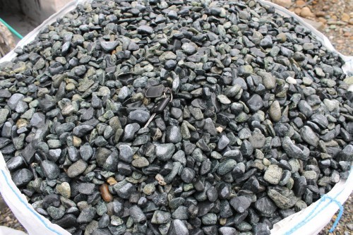  Зеленая галька (щебень галтованный зеленый змеевик) фр. 20-40 мм.  купить  в Ростове мрамор зеленый, салатовый оголтованный щебень мраморный 12 500 руб/т   фото 