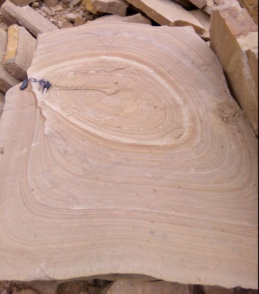 Форматный камень (плаха) пошаговая дорожка от 70-150 см (4 -12 см)  купить  в Ростове плитняк  форматный плаха желтый песчаник 9 000 руб/т   фото 