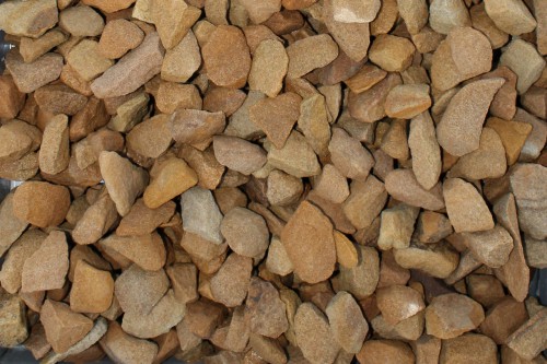  Щебень крошка желтый (песчаник) фр. 20-40 мм.  купить  в Ростове песчаник бежевый рыжий каменная крошка песчаника 7 200 руб/т   фото 