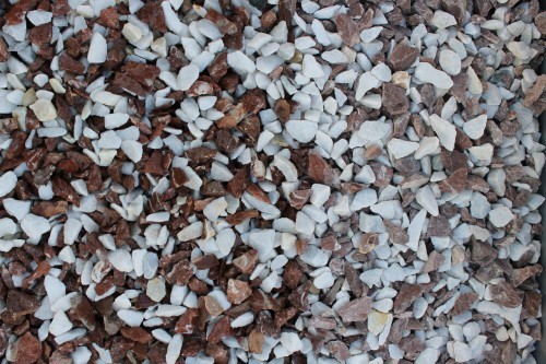  Мраморная крошка (щебень крошка микс: белый-розовый) фр. 10-20 мм.  купить  в Ростове мрамор белый, розовый каменный декоративный ландшафтный щебень 9500 руб/т   фото 