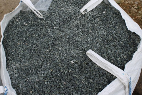  Щебень крошка зеленый (змеевик) фр. 10-20 мм.  купить  в Ростове змеевик зеленый, салатовый декоративная ландшафтная каменная крошка щебня 7 200 руб/т   фото 