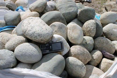  Речной валун (Ассорти) фр.100-300 мм.  купить в Ростове галечник серый, темно-серый, светло-серый речная галька крупных размеров 4200 руб/т   фото 