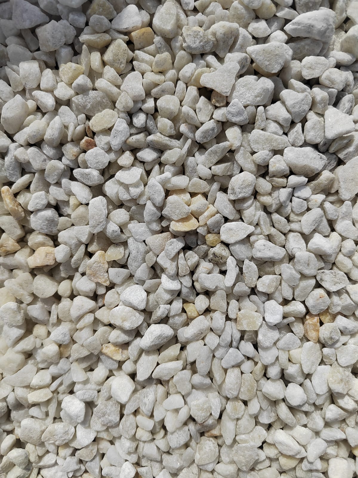  Мраморная крошка, щебень, цвет-белый, фр. 5-10 мм.  купить  в Ростове мрамор белый, айвори, молочный мраморная каменная крошка ландшафтная 9500 руб/т   фото 