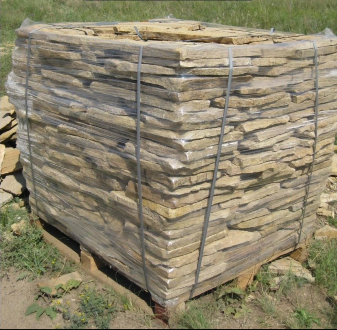 Песчаник пластушка желтый с рисунком (3 см)  купить  в Ростове песчаник желтый с рисунком, рыжий, желтый песчаник пластушка ландшафтная рваная 8 500 руб/м3   фото 