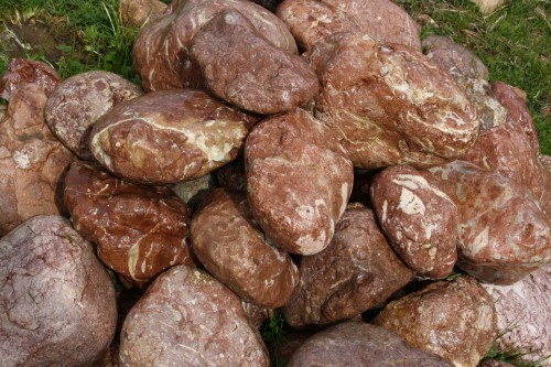  Розовый валунчик фр.100-300 мм.  купить в Ростове крупный природный камень розовый, серый молочный красный речной галечник природный 7850 руб/т   фото 