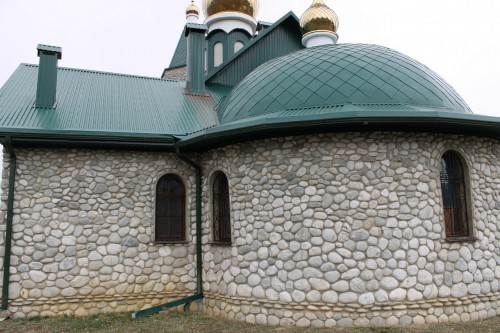 Kamenclub.ru: Галька речная плоская (бело-серая) фр. 100-200-300 мм. купить   в  Ростовегалька речная плоская серый, белый, бело-серый, серо-белый речная галька плоская  6000 руб/т   фото КАМЕНЬ КЛУБ