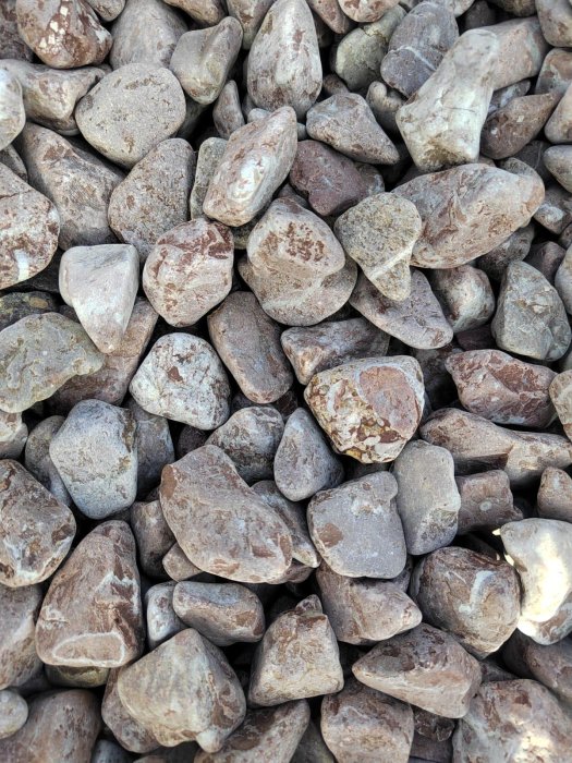 Розовая мраморная галька (щебень галтованный розовый) фр.10-20 мм.  купить  в Ростове мрамор розовый, красный ландшафтный декоративный окатанный округлый щебень 13500 руб/т   фото 