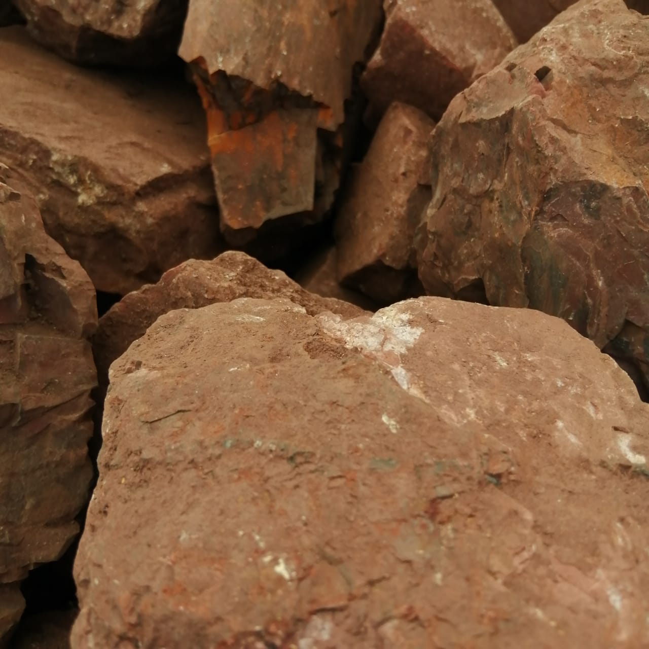 фото Яшма красная  (фр. 70-100 мм)  купить в Ростове в интернет-портале 