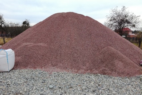  Мраморная крошка (щебень крошка розовый) фр. 5-10 мм.  купить  в Ростове мрамор розовый, красный щебень колотый ландшафтный декоративный  7700 руб/т   фото 