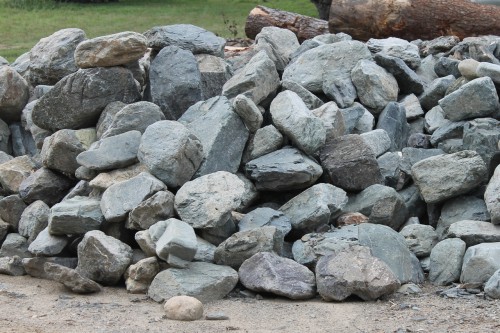  Гранит скальник (серо-зеленый) фр. 100-500 мм.  купить в Ростове гранит зеленый, серый, салатовый крупный ландшафтный валун 6 000 руб/т   фото 