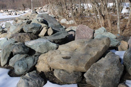  Гранит скальник (серо-зеленый) фр. 500-1500 мм.  купить в Ростове гранит мрамор  серый зеленый темно-серый глыба скальная колотая ландшафтная 7 500 руб/т   фото 