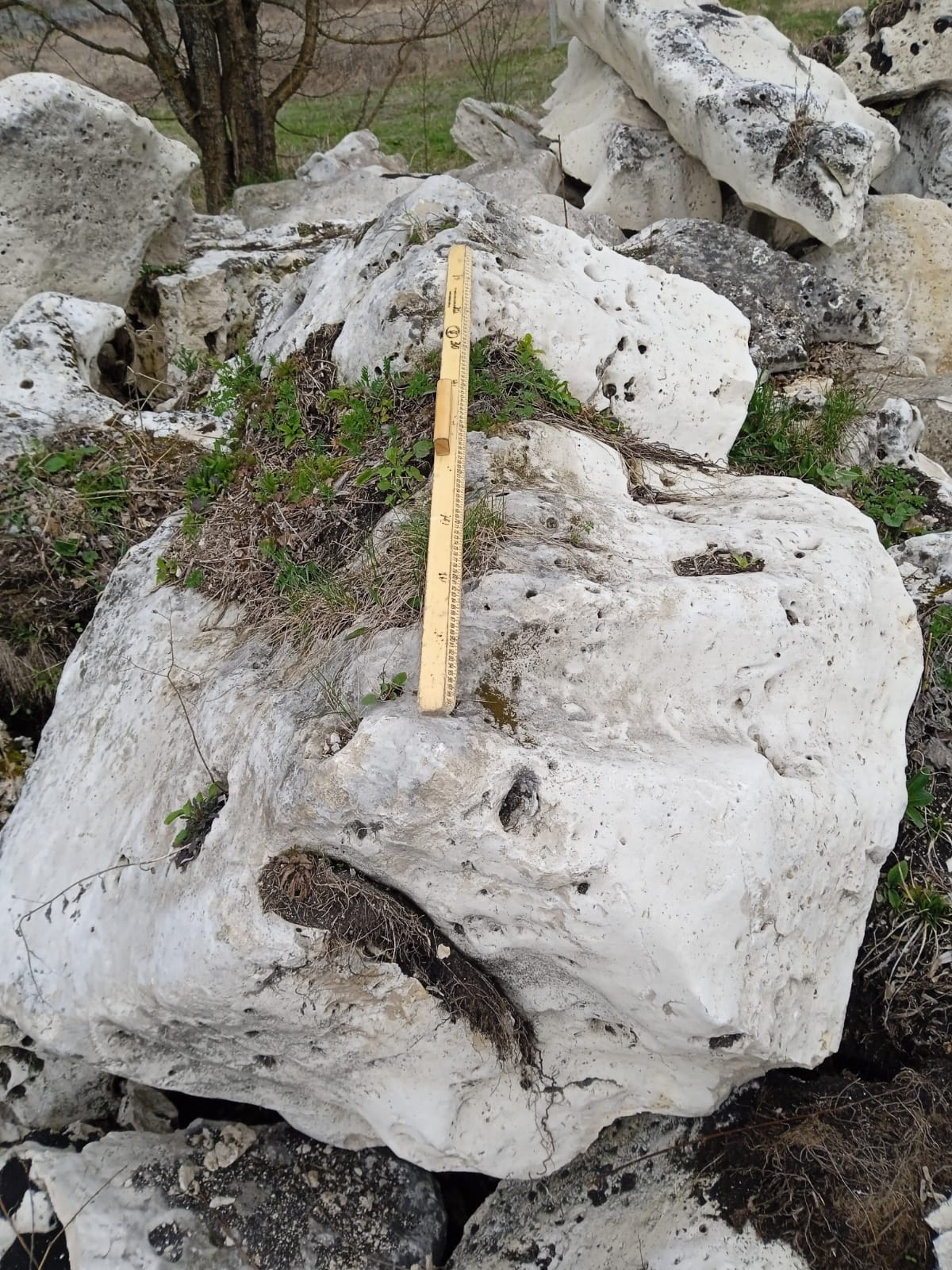  Выветренный известняк (степной) фр. 500-1500 мм.  купить в Ростове    8 500 руб/т   фото 