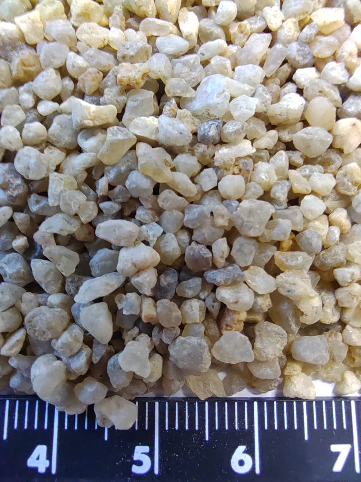 Кварцевый песок для водоподготовки фр. 1,6-3 мм.  купить в Ростове фото 