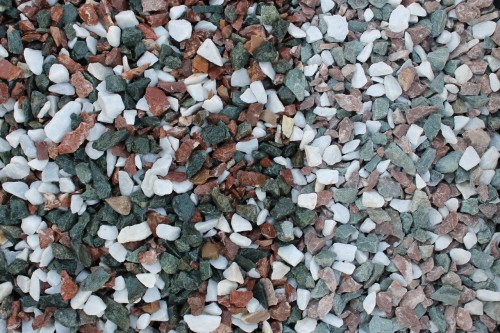  Мраморная крошка (щебень крошка микс: белый-зеленый-розовый) фр. 10-20 мм.  купить  в Ростове мрамор белый, зеленый, розовый декоративный ландшафтный колотый щебень 9500 руб/т   фото 