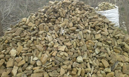 Песчаник для строительства и кладки блочный (фр 100-200 мм)  купить  в Ростове песчаник бежевый серый рыжий валун мелкий для строительства песчаник 6500 руб/т   фото 
