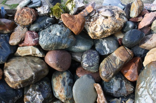  Ландшафтные валунчики фр.100-500 мм.  купить в Ростове крупный природный камень серый, темно-серый, светло-серый речной валун крупный 4800 руб/т   фото 