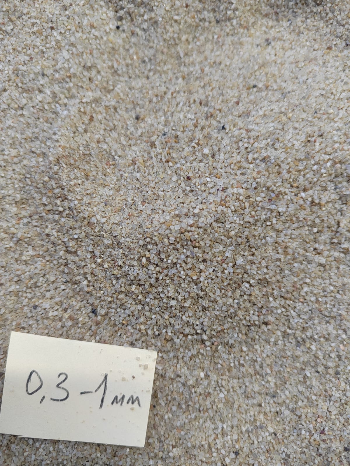 Кварцевый песок для площадок фр. 0,3 - 1 мм.  купить в Ростове фото 
