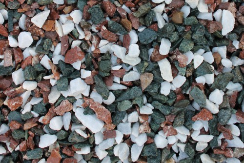 Мраморная крошка (щебень крошка микс: белый-зеленый-розовый) фр. 10-20 мм.  купить  в Ростове мрамор белый, зеленый, розовый декоративный ландшафтный колотый щебень 9500 руб/т   фото 