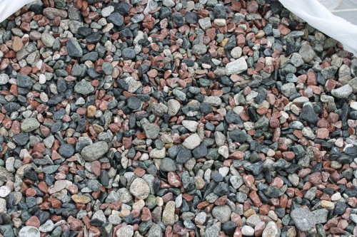  Микс разноцветной гальки  (щебень галтованный микс:: серый-зеленый-розовый) фр.10-20 мм.  купить  в Ростове мрамор серый, зеленый, розовый щебень окатанный округлый декоративный ландшафтный 14500 руб/т   фото 