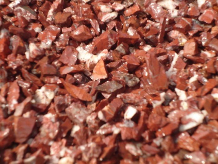  Щебень крошка красный (ЯШМА) фр. 5-10 мм.  купить  в Ростове крошка каменная яшмы красный, бордовый, темно-красный декоративная крошка ландшафтная каменная яшмоидная 6 600 руб/т   фото 