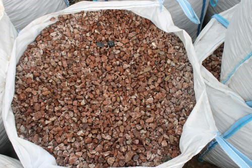  Мраморная крошка (щебень крошка розовый) фр. 10-20 мм.  купить  в Ростове мрамор розовый, красный каменная декоративная крошка ландшафтная 7700 руб/т   фото 
