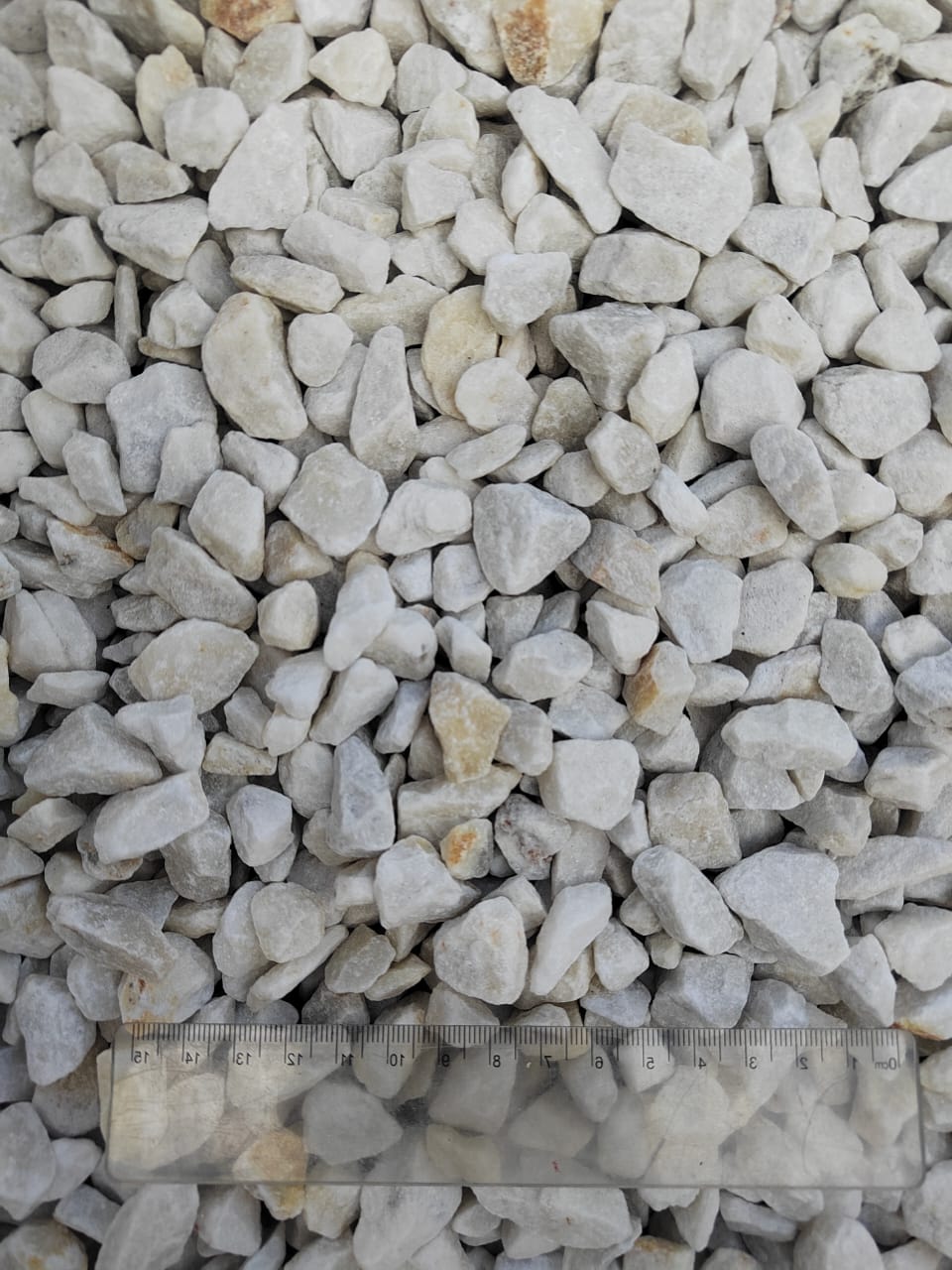  Мраморная крошка, щебень, цвет-белый, фр. 10-20 мм.  купить  в Ростове мрамор белый, молочный айвори каменная ландшафтная декоративная крошка шебня 9500 руб/т   фото 