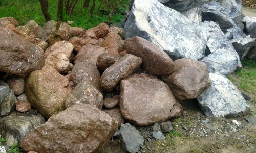  Конгломераты фр. 300-1000 мм.  купить в Ростове кварц мрамор диабаз коричневый, серый зеленоватый речной валун крупный 6500 руб/т   фото 