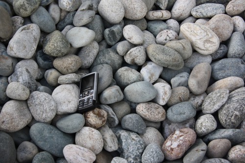  Галька речная окат (ассорти) фр. 50-100 мм. купить   в Ростове галька природная округлая серая белая черная серая коричневая синяя галька речная окатанная округлая 5000 руб/т   фото 