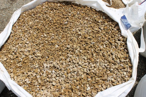 Щебень крошка желтый (песчаник) фр. 10-20 мм.  купить  в Ростове песчаник бежевый, серый, рыжий декоративный ландшафтный щебень колотый 7 200 руб/т   фото 