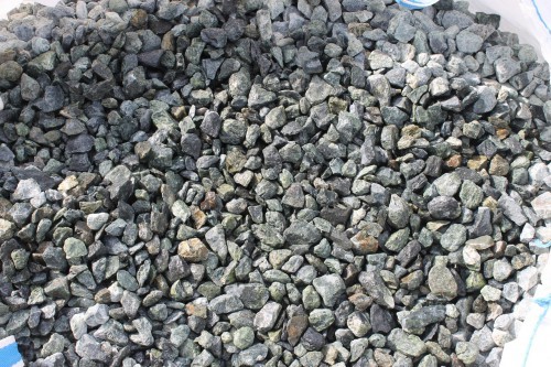  Щебень крошка зеленый (змеевик) фр. 20-40 мм.  купить  в Ростове мрамор зеленый, салатовый ландшафтная мраморная крошка 7 200 руб/т   фото 