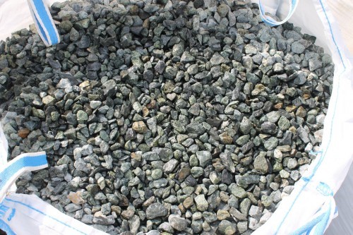  Щебень крошка зеленый (змеевик) фр. 20-40 мм.  купить  в Ростове мрамор зеленый, салатовый ландшафтная мраморная крошка 7 200 руб/т   фото 